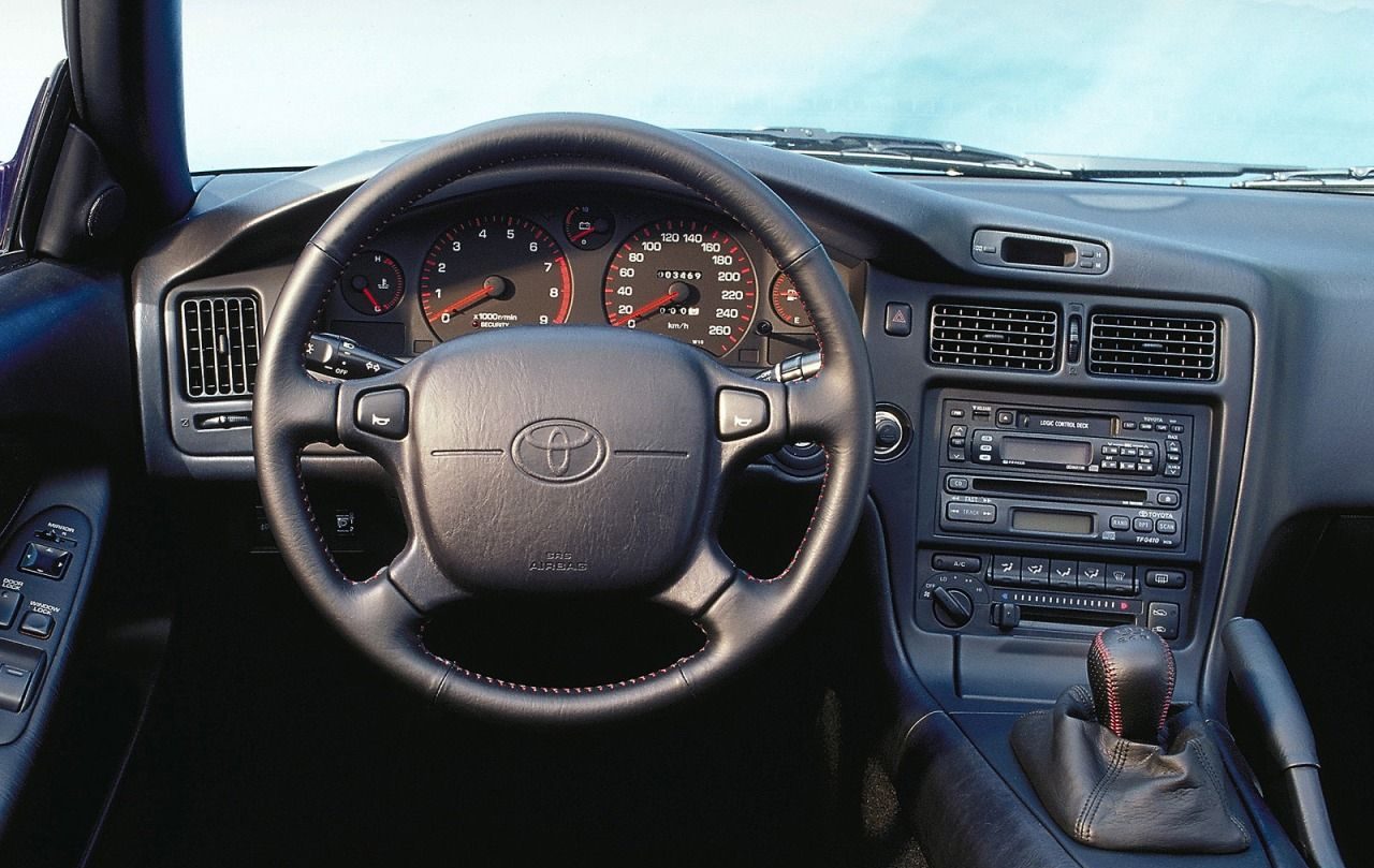 Toyota MR2 interiér