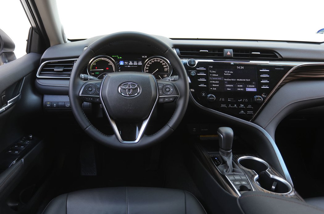 Toyota Camry interiér