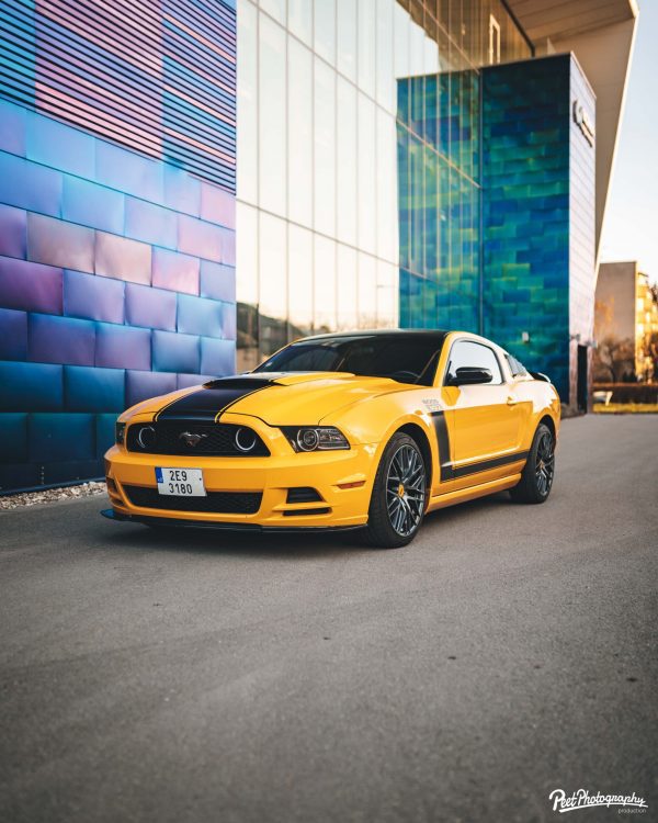 FORD MUSTANG – V6 2013 Yellow Boss 302 Look