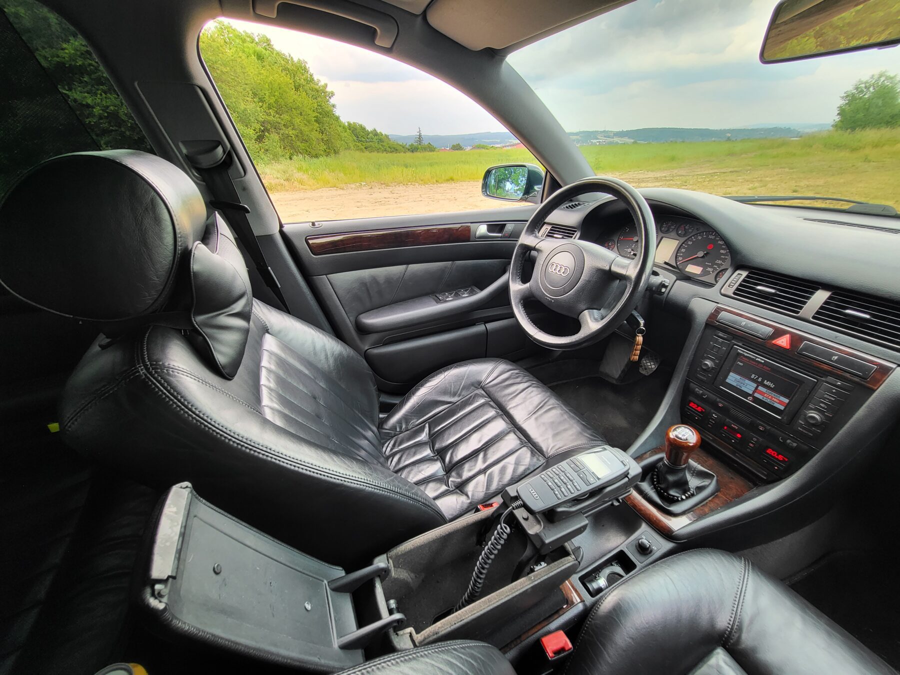 Audi A6 C5 kožený interiér