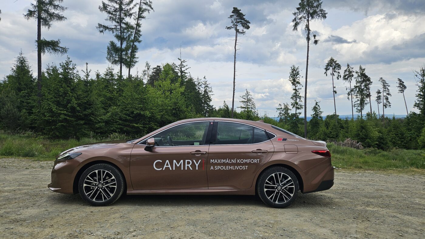 Toyota Camry IX Hybrid