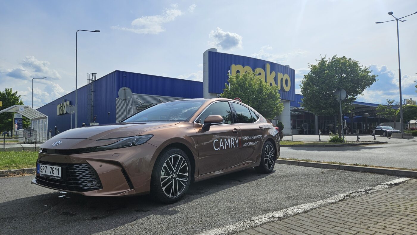 Toyota Camry IX Hybrid