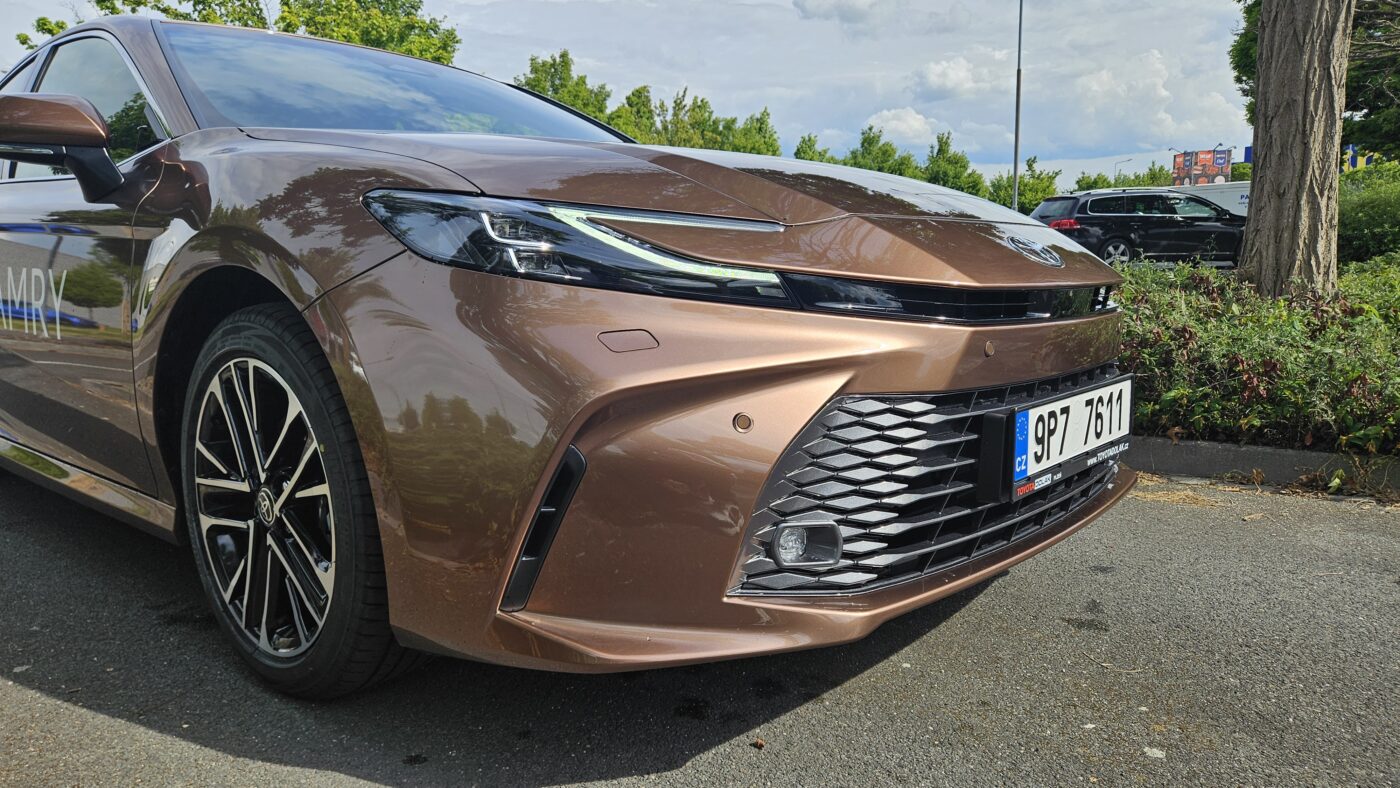 Toyota Camry IX Hybrid