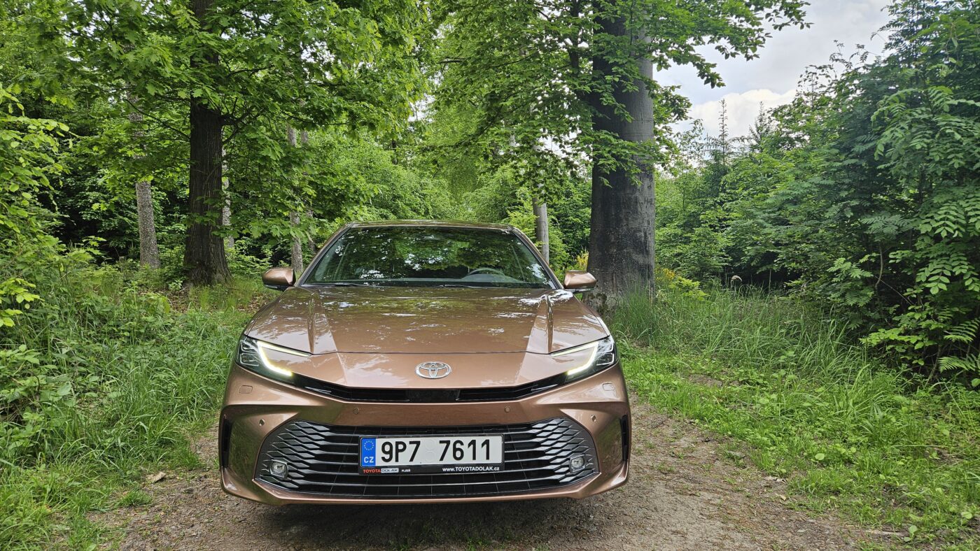 Toyota Camry IX Hybrid