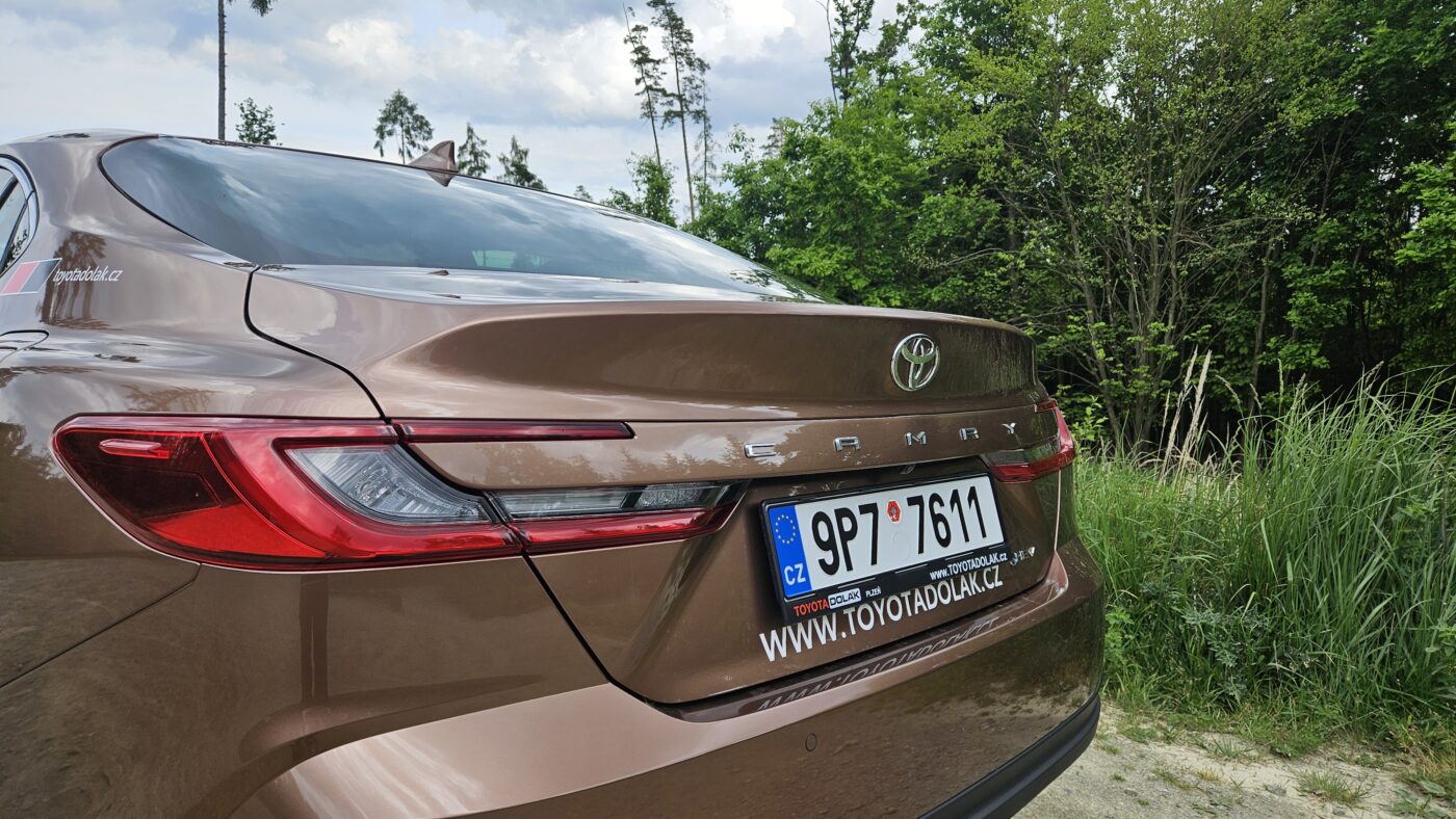 Toyota Camry IX Hybrid