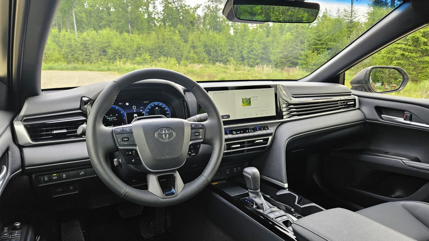 Toyota Camry IX Hybrid
