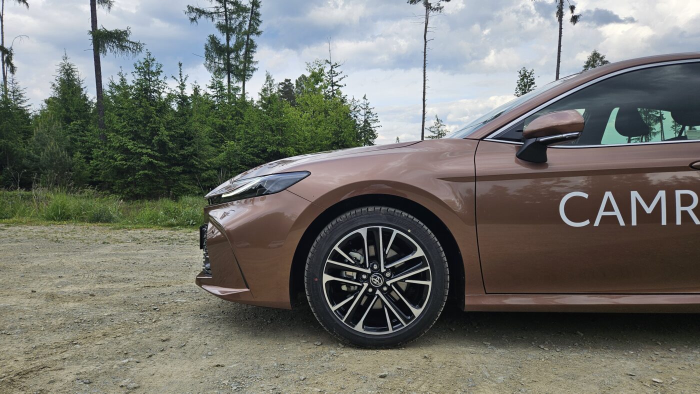 Toyota Camry IX Hybrid