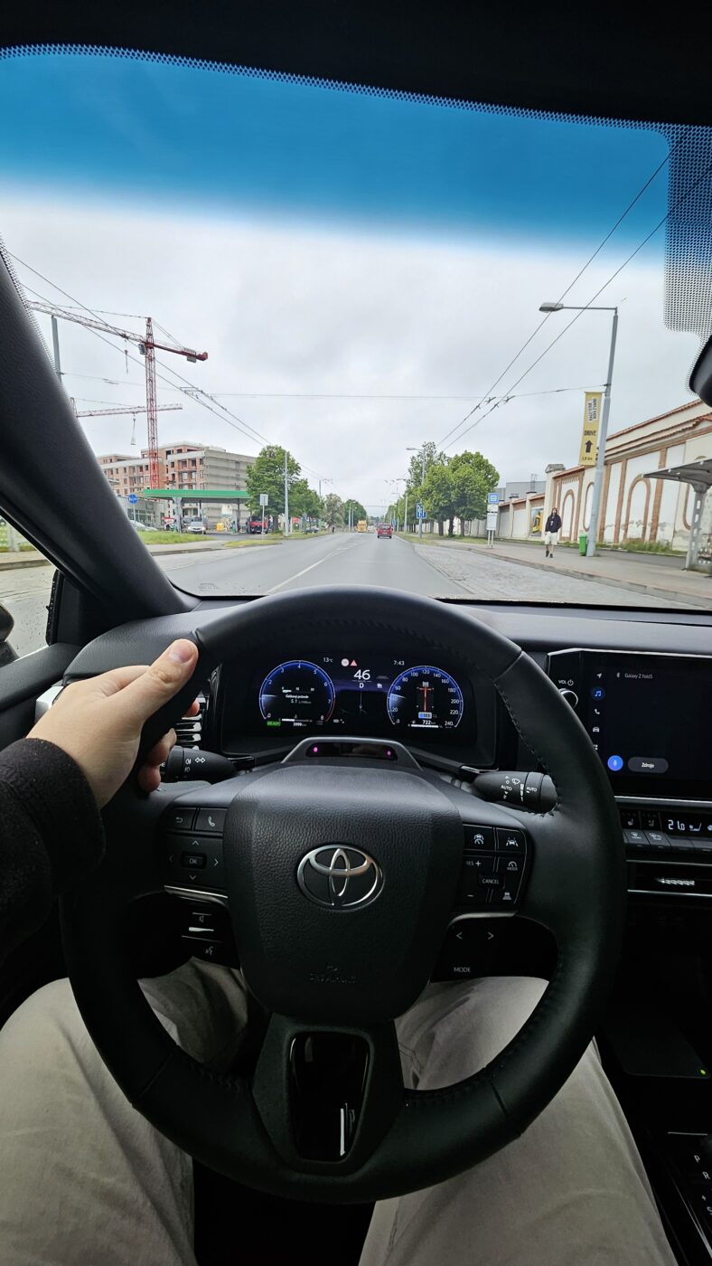 Toyota Camry IX Hybrid
