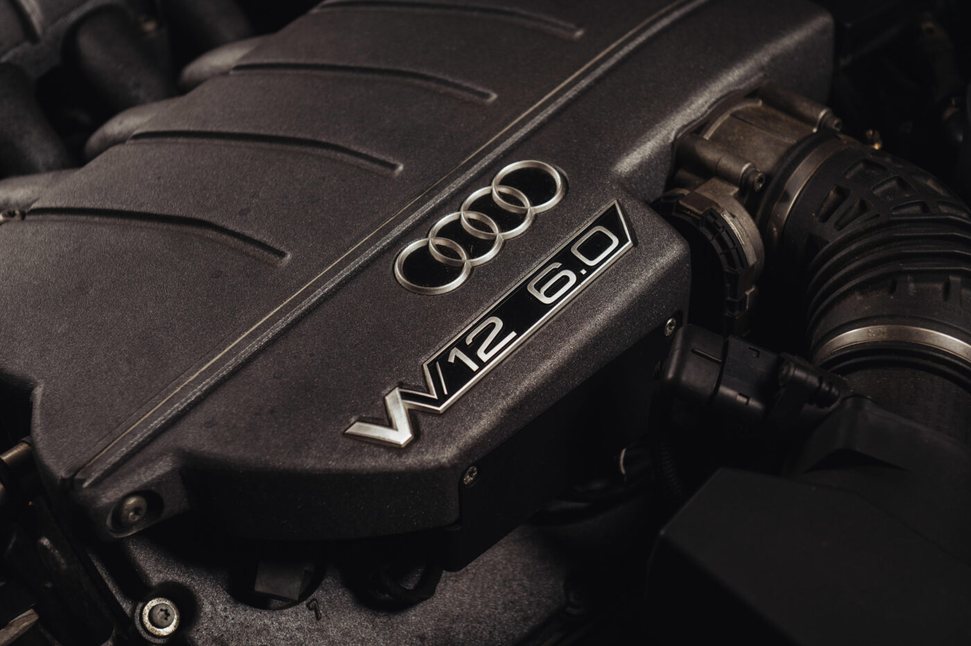 Audi A8 D2 W12
